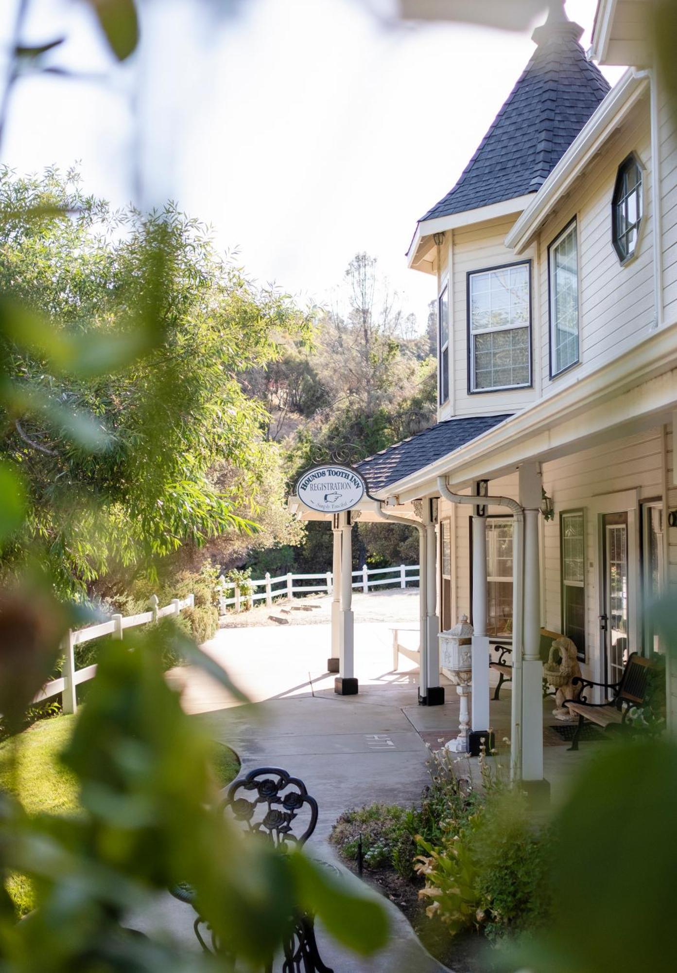 Hounds Tooth Inn Oakhurst Dış mekan fotoğraf